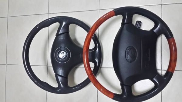 พวงมาลัย Toyota ลายไม้ แอร์แบ็คไม่แตกสภาพสวย