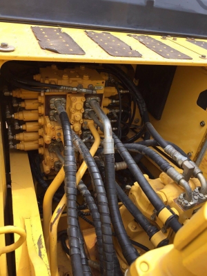 KOMATSU PC200-8MO