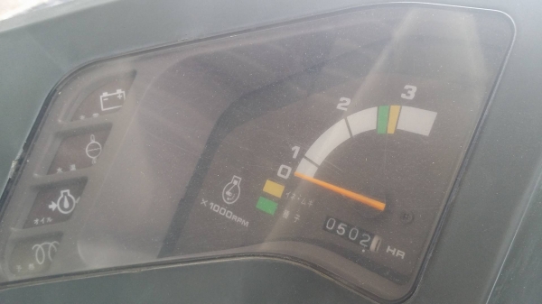 รถเกี่ยวข้าวพร้อมนวดข้าวในตัว แบบนั่งขับ เก่าญี่ปุ่น  MITSUBISHI รุ่น VM6 เกี่ยวข้าว 2 แถว มีท่อส่งข้าว