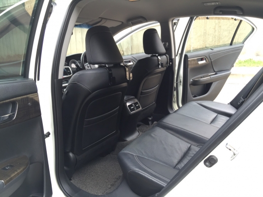 2013 HONDA ACCORD 2.0EL NAVI สีขาว จัดได้เต็ม 2013 HONDA ACCORD 2.0EL NAVI สีขาว จัดได้เต็ม