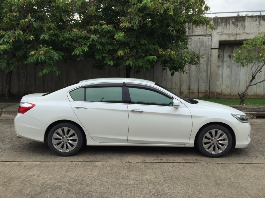 2013 HONDA ACCORD 2.0EL NAVI สีขาว จัดได้เต็ม 2013 HONDA ACCORD 2.0EL NAVI สีขาว จัดได้เต็ม