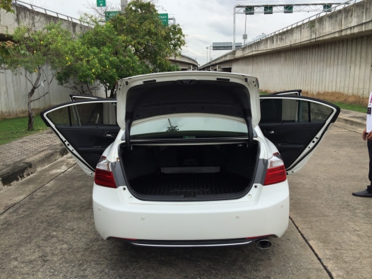 2013 HONDA ACCORD 2.0EL NAVI สีขาว จัดได้เต็ม 2013 HONDA ACCORD 2.0EL NAVI สีขาว จัดได้เต็ม