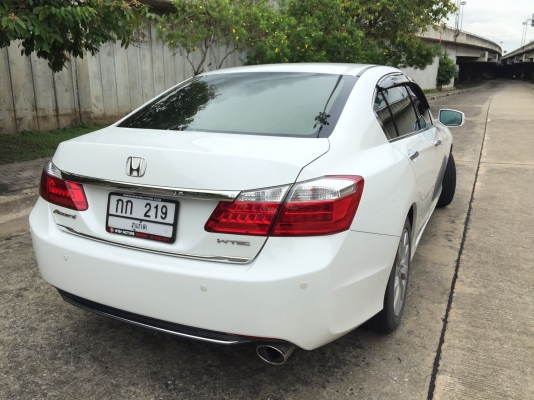 2013 HONDA ACCORD 2.0EL NAVI สีขาว จัดได้เต็ม 2013 HONDA ACCORD 2.0EL NAVI สีขาว จัดได้เต็ม