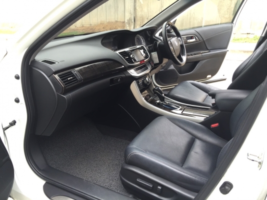 2013 HONDA ACCORD 2.0EL NAVI สีขาว จัดได้เต็ม 2013 HONDA ACCORD 2.0EL NAVI สีขาว จัดได้เต็ม