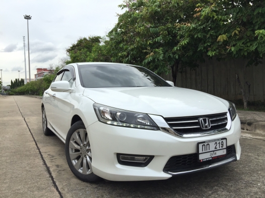 2013 HONDA ACCORD 2.0EL NAVI สีขาว จัดได้เต็ม