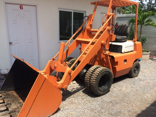 ขายด่วน!!รถตัก Toyota SD10 เครื่องดีเซล เกียร์ AUTO สภาพดีมาก!!