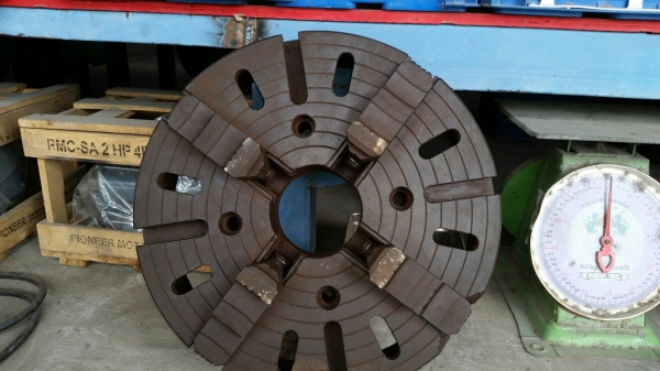 หัวจับแท่นกลึง  20 " POLAND