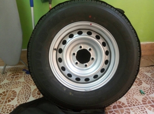 ยางอะไหล่ ถอดป้ายแดง 17" แถมกระเป๋ายาง ราคา 700 บาท