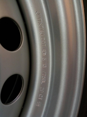 ยางอะไหล่ ถอดป้ายแดง 17" แถมกระเป๋ายาง ราคา 700 บาท ยางอะไหล่ ถอดป้ายแดง 17" แถมกระเป๋ายาง ราคา 700 บาท