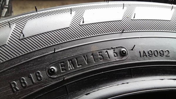 ขายยางป้ายแดง dunlop splt36 215/70r15 ยางปี16สนใจติดต่อ ตาเล็ก ล้อและยางครับ 081-3747940