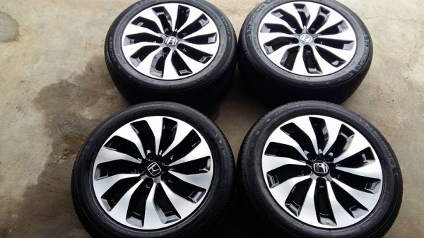 ขายล้อแม็กป้ายแดง accord g9 hybrid 17" ยางปี15 สนใจติดต่อ ตาเล็ก ล้อและยางครับ 081-3747940