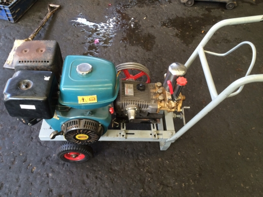 ขายด่วน!!เครื่องฉีดน้ำ แรงดันสูง สภาพดีมาก90\%!!