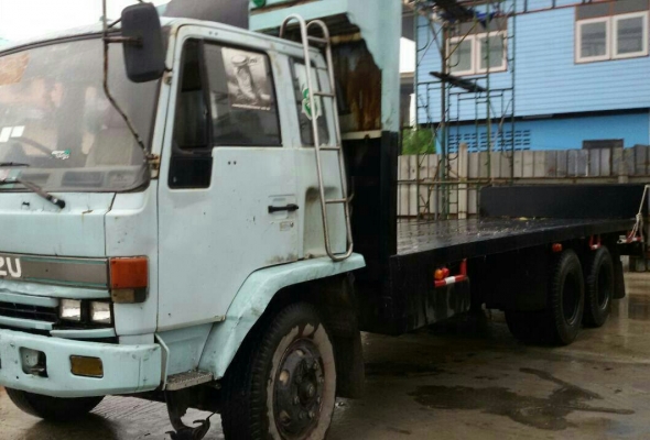 สิบล้อ อีซูชุ ร็อค195พื้นเรียบ ยาว6.30ม สภาพดีพร้อมใช้งาน ทะเบียนพร้อมโอน