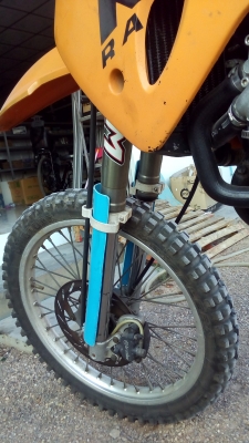 ต้องการขาย KTM EXC400 LC4 ปี 96 อินวอย เครื่องสตาร์ทเท้าติดง่าย ใช้งานน้อยมากครับ ใช้ในไทยไม่เกิน 500 กม. เนื่องจากสูงและแรงเกินไป ไม่ค่อยเหมาะกับผมเท่าไหร่ ราคา 50000 บาท สภาพตามรูปเลย สนใจโทร 0875449238 ครับ