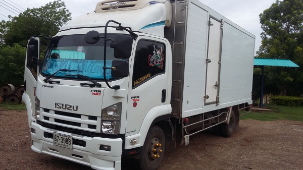 ขายรถ 6 ล้อ / ISUZU ตู้เย็น 190 แรง / ยาว 5.70 ม./ สูง 2.40 ม./ กว้าง 2.40 ม.