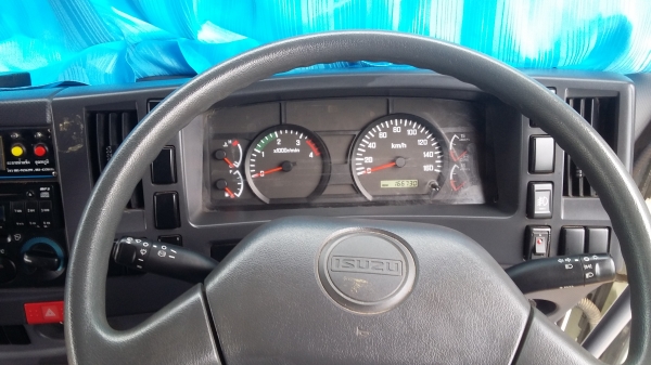 ขายรถ 6 ล้อ / ISUZU ตู้เย็น 190 แรง / ยาว 5.70 ม./ สูง 2.40 ม./ กว้าง 2.40 ม.