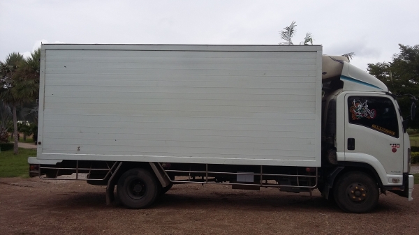 ขายรถ 6 ล้อ / ISUZU ตู้เย็น 190 แรง / ยาว 5.70 ม./ สูง 2.40 ม./ กว้าง 2.40 ม.