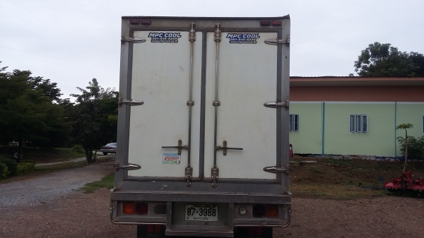 ขายรถ 6 ล้อ / ISUZU ตู้เย็น 190 แรง / ยาว 5.70 ม./ สูง 2.40 ม./ กว้าง 2.40 ม.