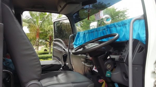 ขายรถ 6 ล้อ / ISUZU ตู้เย็น 190 แรง / ยาว 5.70 ม./ สูง 2.40 ม./ กว้าง 2.40 ม.