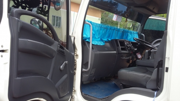 ขายรถ 6 ล้อ / ISUZU ตู้เย็น 190 แรง / ยาว 5.70 ม./ สูง 2.40 ม./ กว้าง 2.40 ม.