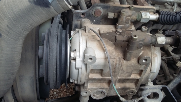 ขายรถ 6 ล้อ / ISUZU ตู้เย็น 190 แรง / ยาว 5.70 ม./ สูง 2.40 ม./ กว้าง 2.40 ม.