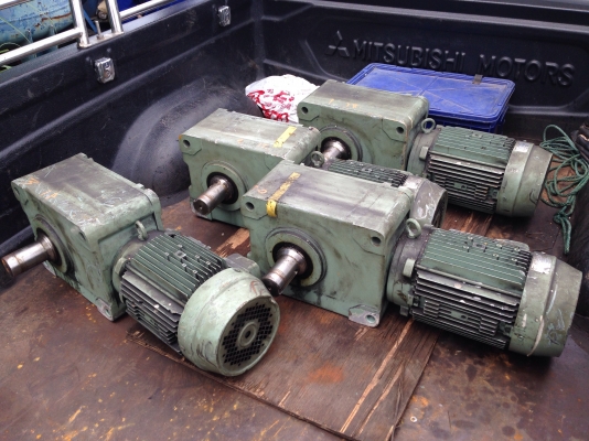 ขายมอเตอร์เกียร์ Tsubaki made in Japan 5HP. 380V อัตราทด 1:5 เพลาออกประมาณ 280 รอบต่อนาที สภาพสวย วิ่งนิ่ม พร้อมใช้งาน มี 4ตัวครับ