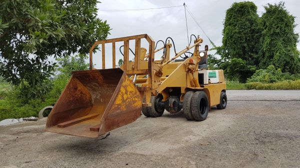 ขายด่วนรถตักยกKOMATSUFG15ยก1.5คิวยกส่ง3เมตรยางหน้าคู้เกียรออโต้คับดีรถนอกเพิ่งนำเข้ายังไม่เคยไช้งานในไทยเลย