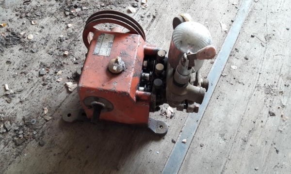 ขาย ปั๊มฉีดน้ำแรงดันสูง ฉีดพ่นยา อเนกประสงค์ เก่าญี่ปุ่นแท้ครับติดมากับตู้