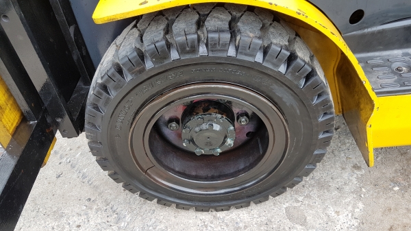 ขายด่วนรถยกKOMATSU FG30-17ยก3.0ตันเสาสูง4เมตรเกียรออโต้รถนอกนำเข้ายังไม่เคยใช้งานในเมืองไทยเลย=รุ่นใหม่ขายถูกๆๆ