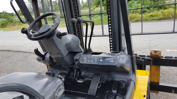 ขายด่วนรถยกKOMATSU FG30-17ยก3.0ตันเสาสูง4เมตรเกียรออโต้รถนอกนำเข้ายังไม่เคยใช้งานในเมืองไทยเลย=รุ่นใหม่ขายถูกๆๆ