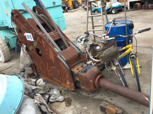 หัวกระแทกใส่รถขนาด PC300 หรือ CAT 330 ยี่ห้อ NPK รุ่น H-20X นำเข้าจากญี่ปุ่น ของเพิ่งถึง สภาพสวยครับ