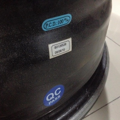 Honda Type-R  8 ก้าน 4รู100 กว้าง 7 นิ้ว ET 42 สภาพสวย ตจวส่งได้ครับ 8,500/4วง *