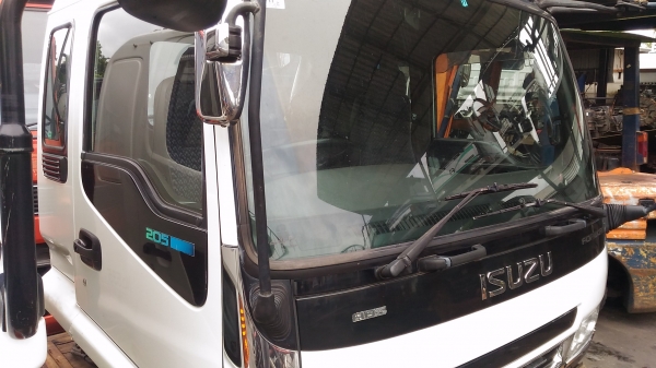 หัวเก๋ง isuzu deca รุ่นใหม่ สีขาวภายในดำ หัวนอกสภาพสวยมาก หัวเก๋ง isuzu deca รุ่นใหม่ สีขาวภายในดำ หัวนอกสภาพสวยมาก