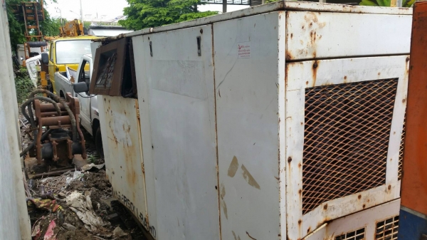 ขายถูกตามสภาพครับ เครื่องปั๊มลม อัดลม ขนาดใหญ่ ingersolrand  ใช้มอเตอร์ ไฟฟ้า 3 เฟส ไฟ 380 v