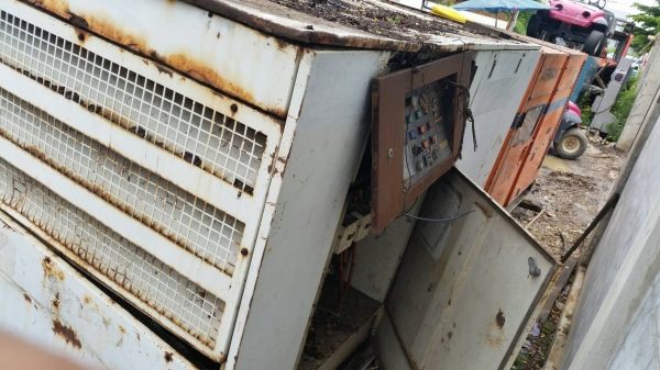 ขายถูกตามสภาพครับ เครื่องปั๊มลม อัดลม ขนาดใหญ่ ingersolrand  ใช้มอเตอร์ ไฟฟ้า 3 เฟส ไฟ 380 v