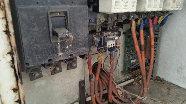 ขายถูกตามสภาพครับ เครื่องปั๊มลม อัดลม ขนาดใหญ่ ingersolrand  ใช้มอเตอร์ ไฟฟ้า 3 เฟส ไฟ 380 v