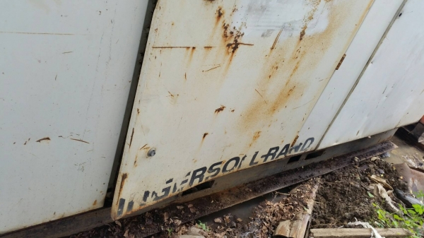 ขายถูกตามสภาพครับ เครื่องปั๊มลม อัดลม ขนาดใหญ่ ingersolrand  ใช้มอเตอร์ ไฟฟ้า 3 เฟส ไฟ 380 v