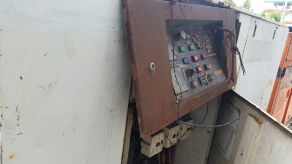 ขายถูกตามสภาพครับ เครื่องปั๊มลม อัดลม ขนาดใหญ่ ingersolrand  ใช้มอเตอร์ ไฟฟ้า 3 เฟส ไฟ 380 v