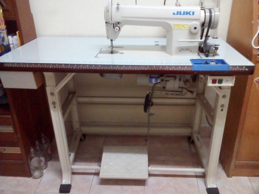 ขายจักรเย็บผ้ายี่ห้อ Juki รุ่น DDL- 8100e สภาพเหมือนใหม่ ใช้งานน้อย พร้อมใช้งาน ซื้อมาเย็บได้ไม่กี่เดือนเอง ตอนนี้เลิกเย็บแล้ว