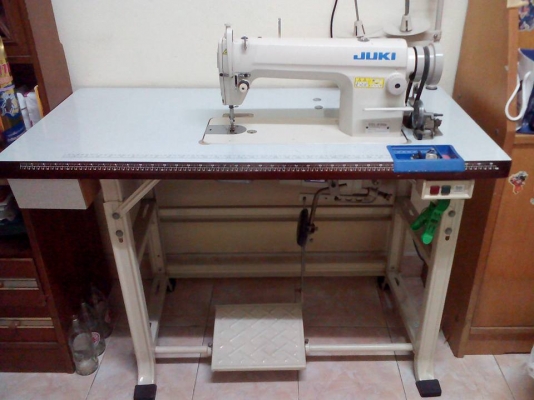 ขายจักรเย็บผ้ายี่ห้อ Juki รุ่น DDL- 8100e สภาพเหมือนใหม่ ใช้งานน้อย พร้อมใช้งาน ซื้อมาเย็บได้ไม่กี่เดือนเอง ตอนนี้เลิกเย็บแล้ว