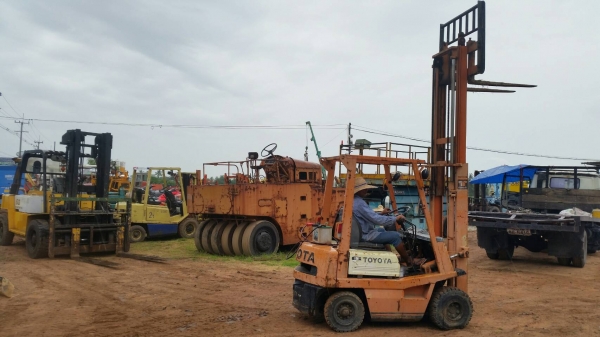 ขาย ถูกๆครับ รถโฟคลิฟท์ TOYOTA 3FG 1.5 ตัน เบนชิน เสาสูง 3.5 ม. เพียง 88,000 บาท