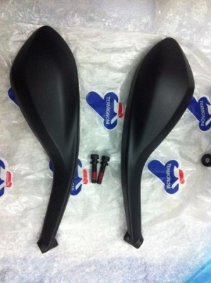 ชุดท้าย Ducati 796 ทั้งชุด พร้อมกระจกหน้าเดิมใหม่ๆไร้ริ้วรอย