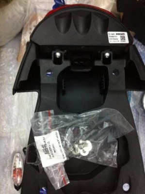 ชุดท้าย Ducati 796 ทั้งชุด พร้อมกระจกหน้าเดิมใหม่ๆไร้ริ้วรอย