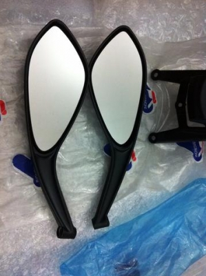 ชุดท้าย Ducati 796 ทั้งชุด พร้อมกระจกหน้าเดิมใหม่ๆไร้ริ้วรอย