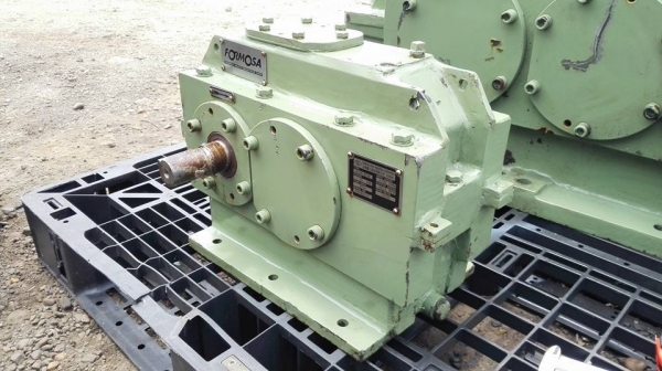 หัวเกียร์ทด FORMOSA Made in TAIWAN อัตราทด 1 : 5 ใช้กับมอเตอร์ 20 HP ของใหม่ 100\% ไม่เคยใช้งาน!!