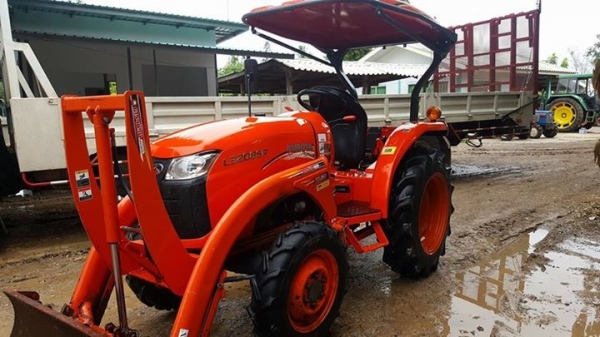 รถสวยๆครับ Kubota L3208 SP 300 ชั่วโมงแท้ๆ รถบ้านครับ