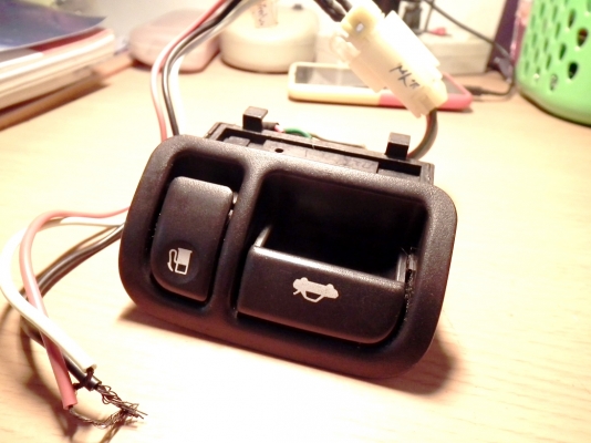 สวิทซ์ เปิดปิด ฝาท้ายและฝาถังน้ำมัน สวิทซ์ เปิดปิด ฝาท้ายและฝาถังน้ำมัน