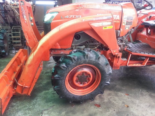 คูโบต้า L4708 4 WD พร้อมใบมีดคานโค้งไม่ติดคันนา