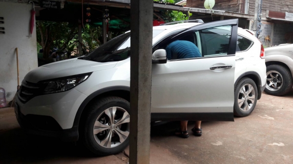 ขาย HONDA CR-V ปี 2013/2557 ตัวทอป 4WD เกียร์ออโต้ วิ่งน้อย รถสวยเดิมทุกอย่างครับ