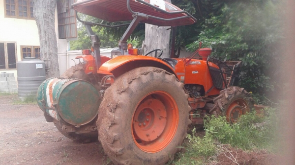 ขาย รถไถ KUBOTA M7040 ปี 51 เอกสารเล่มทะเบียน อุปกร์มีใบดันหน้า และผาน 5 ขาย รถไถ KUBOTA M7040 ปี 51 เอกสารเล่มทะเบียน อุปกร์มีใบดันหน้า และผาน 5